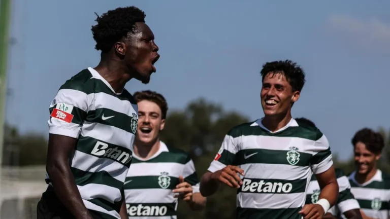 Rui Borges assiste ao triunfo magro do Sporting B ante o Desp. Chaves