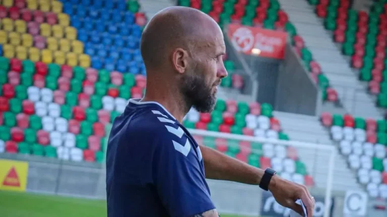 Mitchell van der Gaag antevê visita difícil do Marítimo ao Moreirense