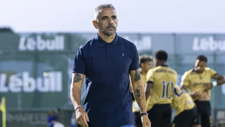 Rui Borges surpreende no ataque. Os onzes iniciais do Famalicão-Sporting