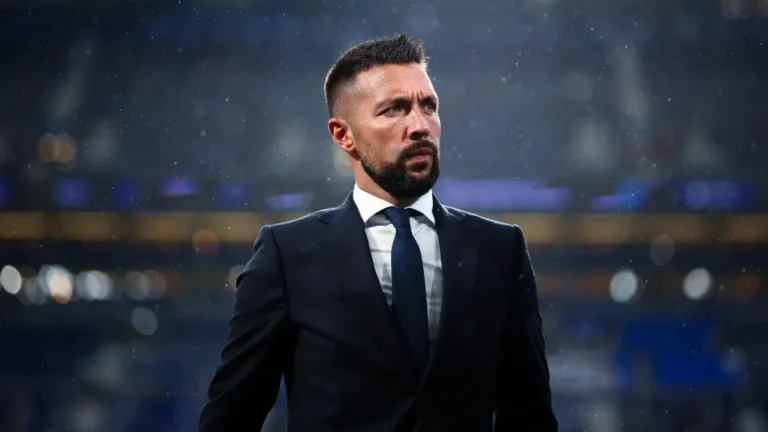 Farioli surpreende. Os onzes iniciais para o Casa Pia-FC Porto
