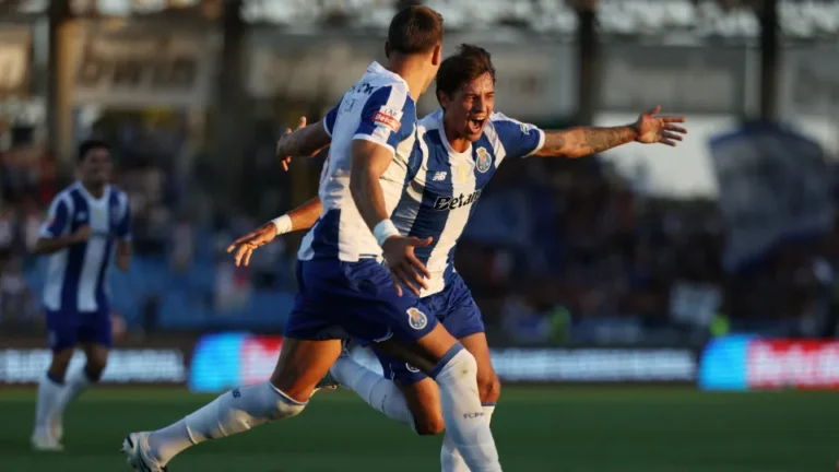 Remontada afasta fantasma de Rio Maior e FC Porto mantém registo perfeito