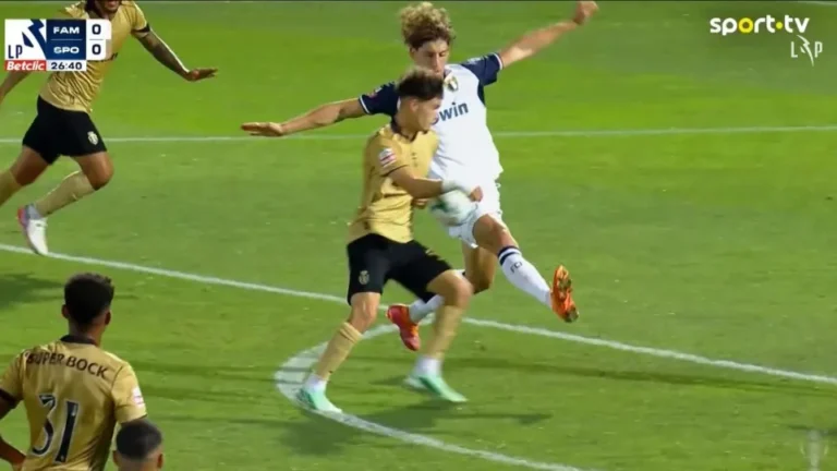 Decisão correta? Sporting vê golaço anulado pelo VAR por mão polémica