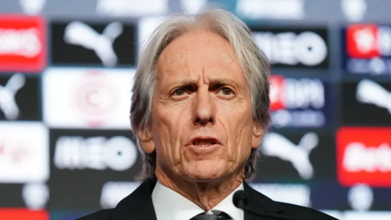 Desporto
                        
                        
                            Liga das Nações
                        
                    
                                            
                            
                                há 14 minutos
                            
                        
                                    
                Há surpresas. A primeira convocatória de Portugal na 'era Jorge Jesus'