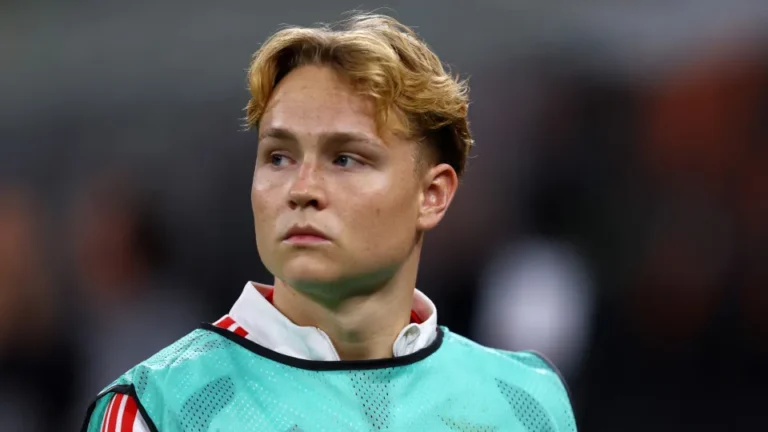 Schjelderup mantém impasse com o Benfica: “Tenho gente que trata disso”